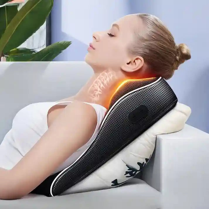 Coussin cervical chauffant et massant utilisé pour soulager la nuque
