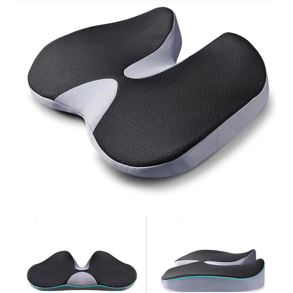 Vues multiples du coussin orthopédique pour voiture ErgoDrive™, montrant sa forme inclinée et ses contours ergonomiques.
