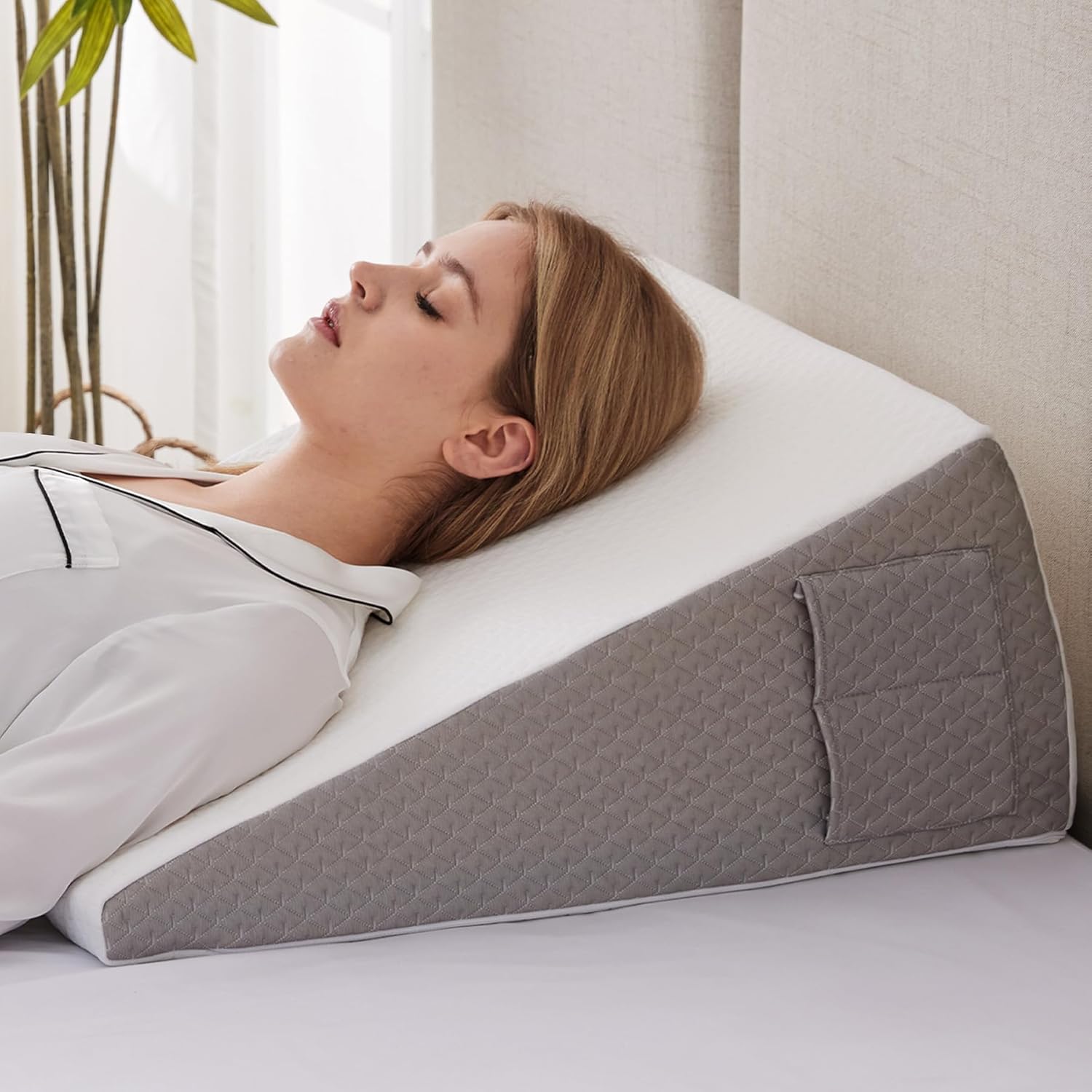coussin en triangle pour détente en position inclinée