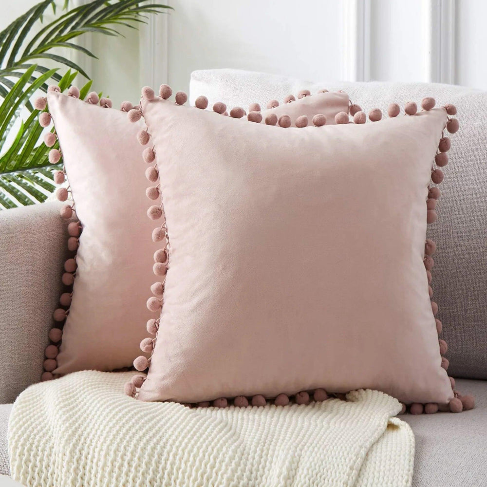 Coussin Pompon en Velours : Élégance et Confort pour votre Intérieur - Mon - Coussin – Boutique Française de Coussins Orthopédiques, de Lecture et pour Animaux