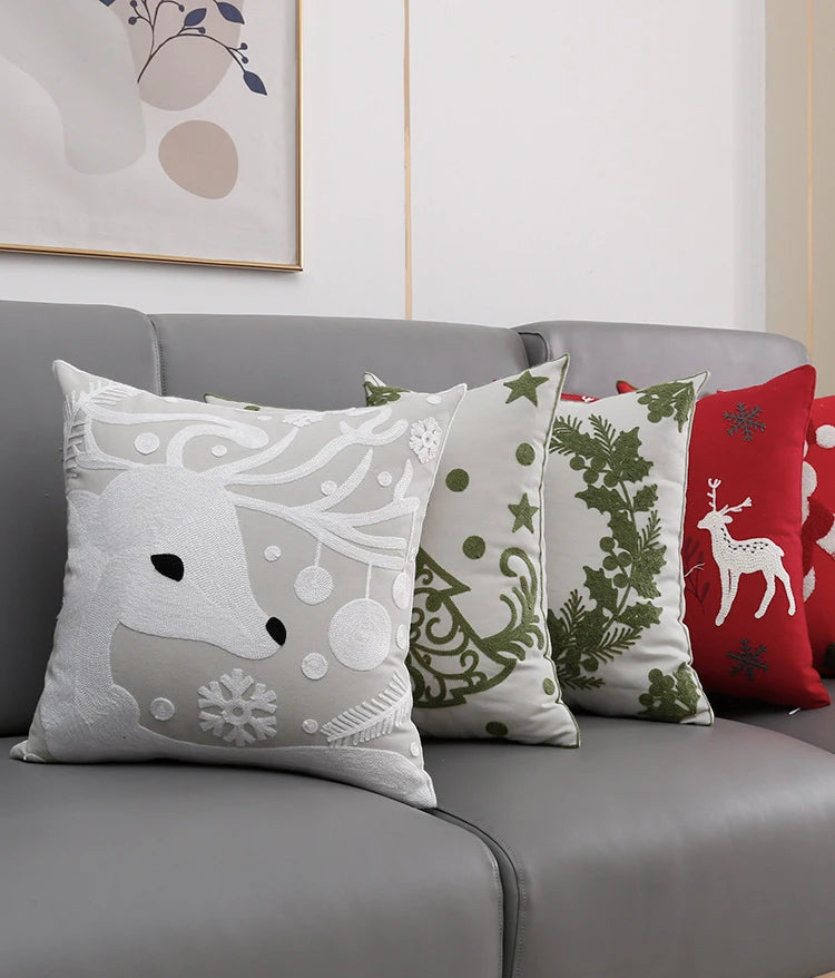  Discover the Magic of Christmas with our Festive Cushion Cover