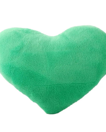 Coussin Love en forme de cœur en coton moelleux, disponible en plusieurs couleurs.