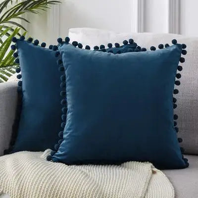 Coussin Pompon en Velours : Élégance et Confort pour votre Intérieur