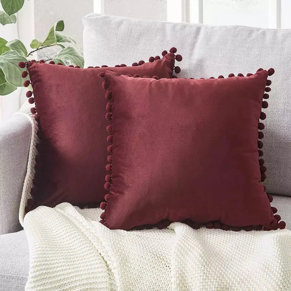 Coussin Pompon en Velours : Élégance et Confort pour votre Intérieur