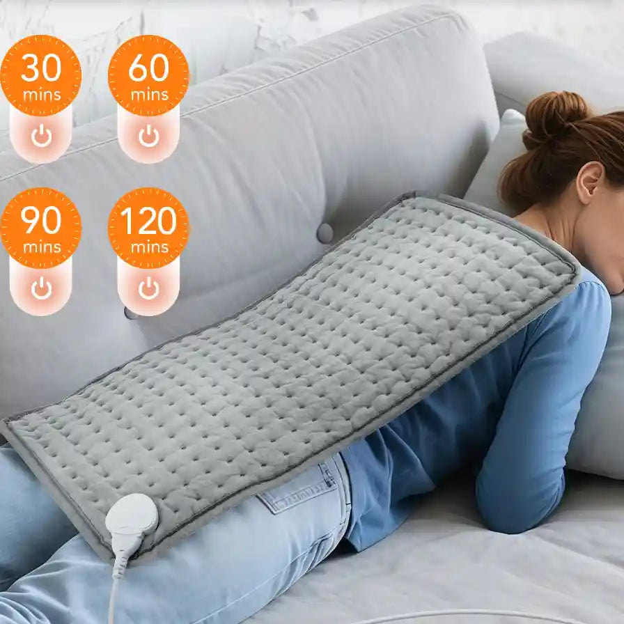 Femme utilisant le tapis chauffant ThermaFlex™ sur son dos, avec mise en avant de la fonction de minuterie pour une utilisation sécurisée.