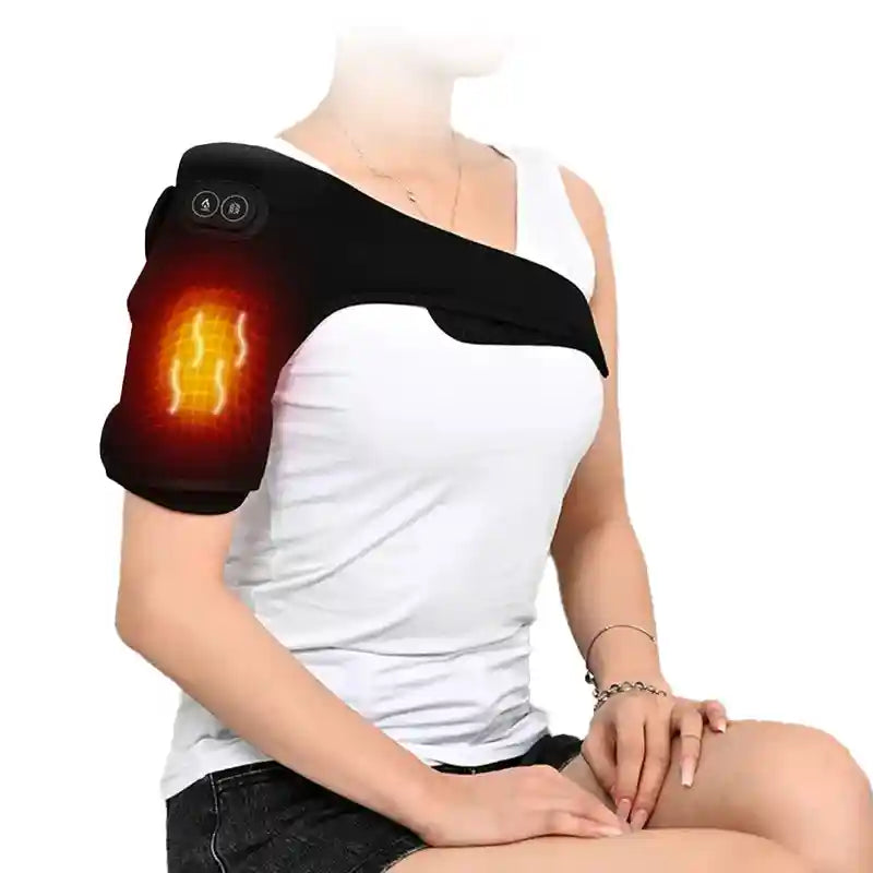 Femme utilisant l'attelle chauffante et massante FlexiTherapy™ sur son épaule pour soulager les tensions de la coiffe des rotateurs.