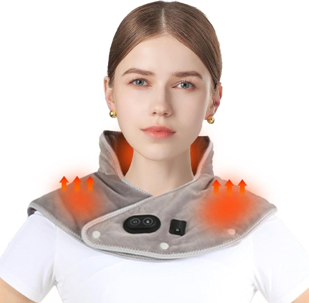 Minerve chauffante ThermoCollar™ portée par une femme, montrant la zone de chaleur sur la nuque et les trapèzes pour apaiser les tensions cervicales.